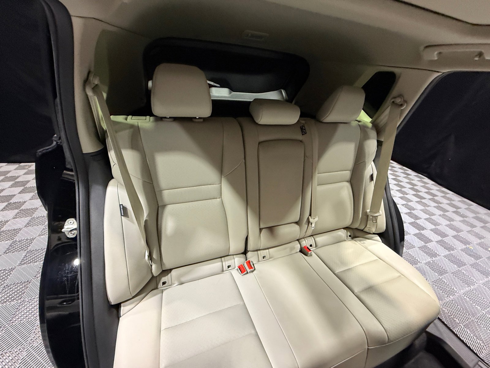 Used 2025 Nissan Rogue SV w/ SV Premium Package image 18