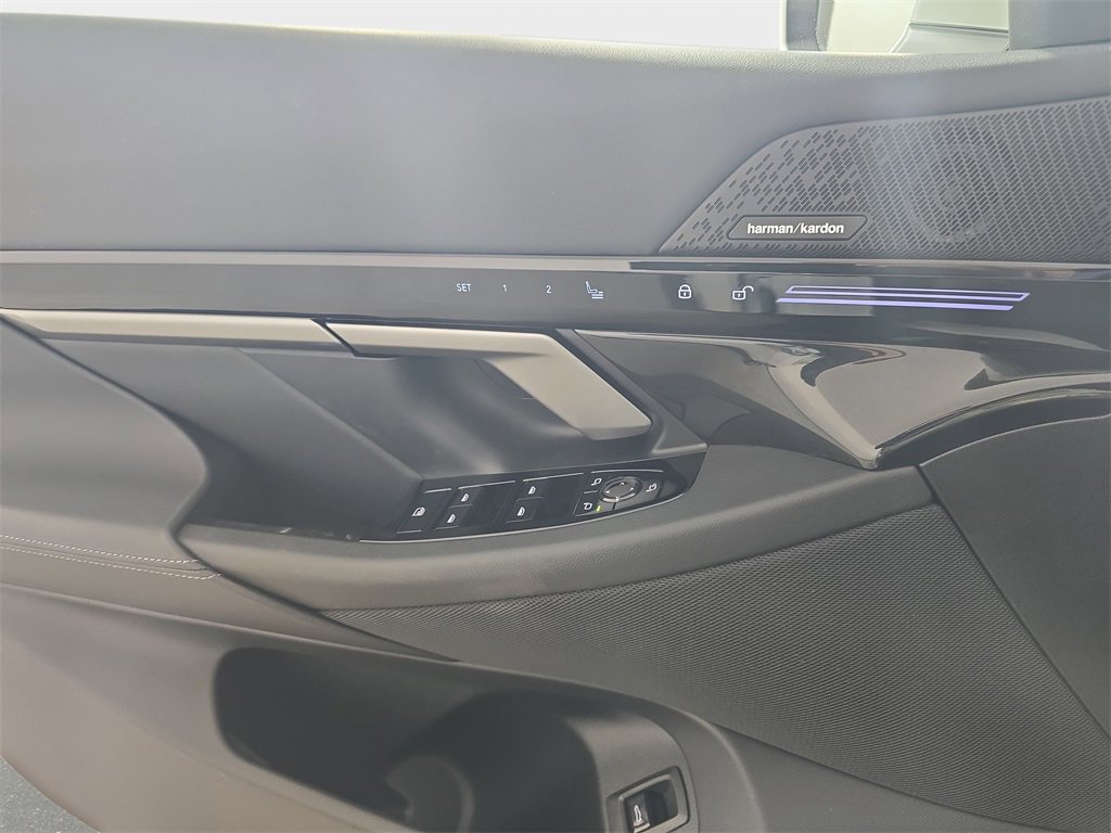 Used 2026 BMW 530i xDrive w/ Premium Package image 31