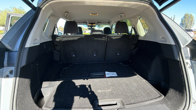 Used 2025 Nissan Rogue SL FWD image 13
