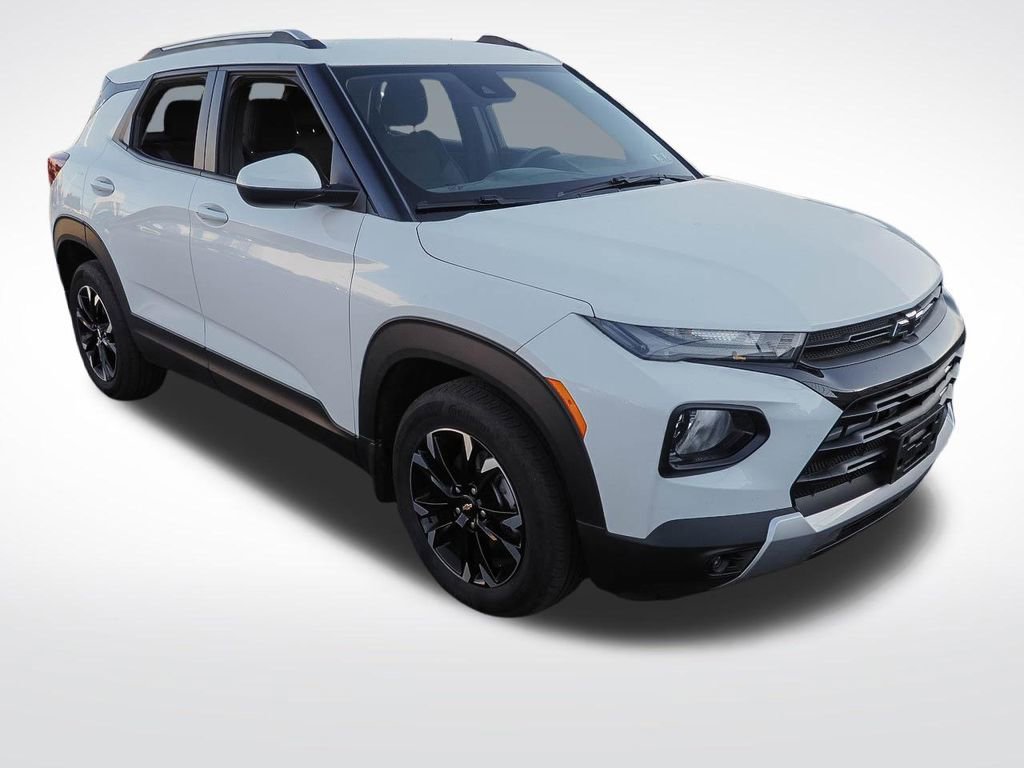 Used 2023 Chevrolet TrailBlazer LT w/ LPO, Blackout Package FWD image 4