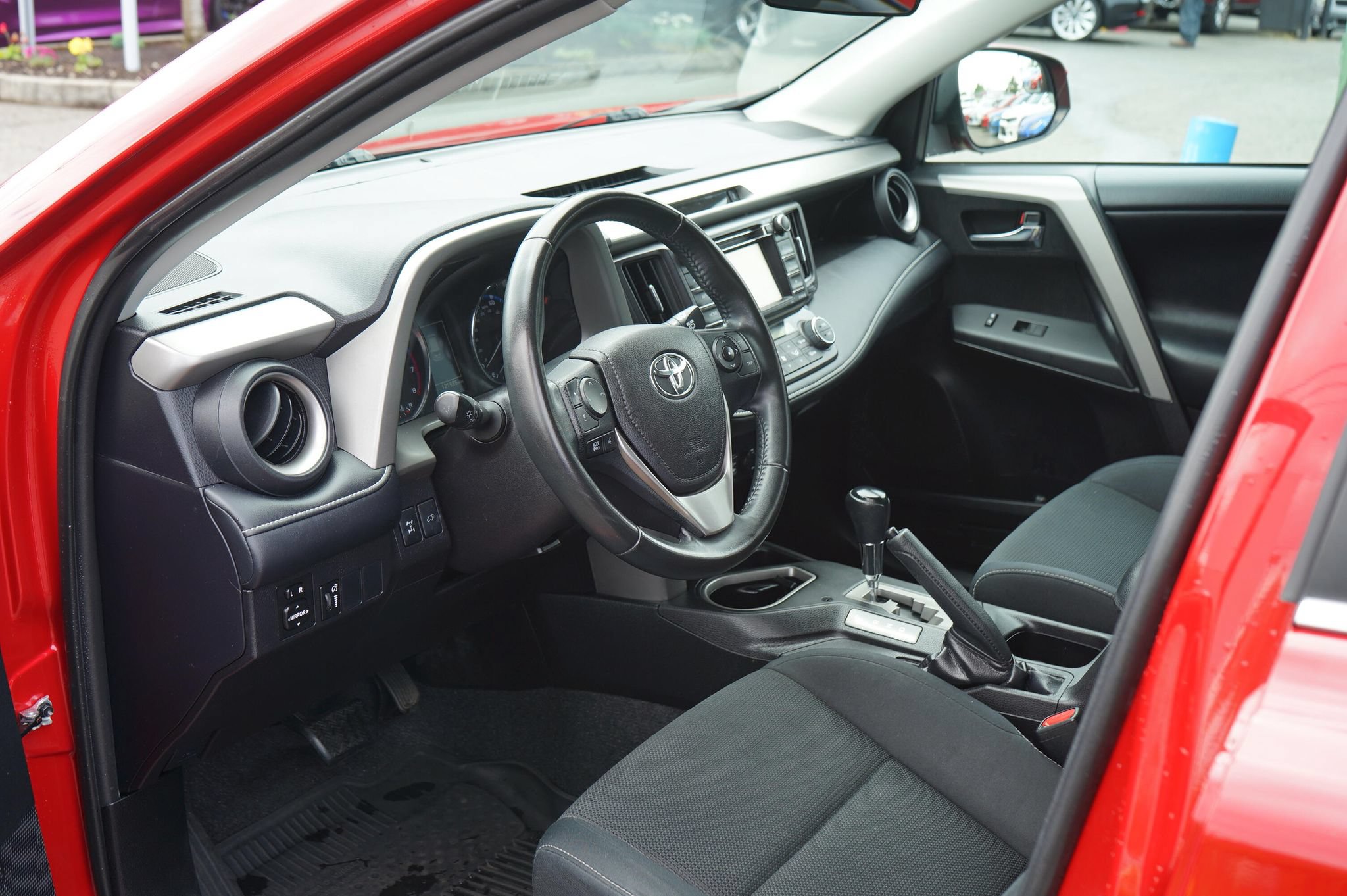 Used 2016 Toyota RAV4 XLE AWD/4WD image 13