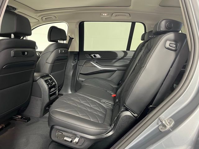 Used 2025 BMW X7 xDrive40i w/ Premium Package image 19