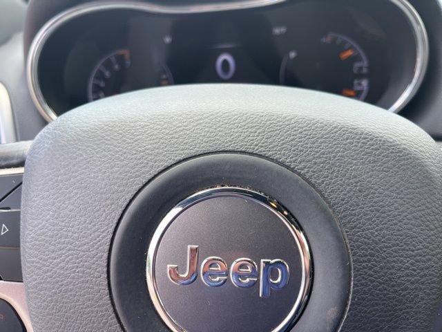 Used 2020 Jeep Grand Cherokee Laredo w/ Laredo X Package RWD image 31