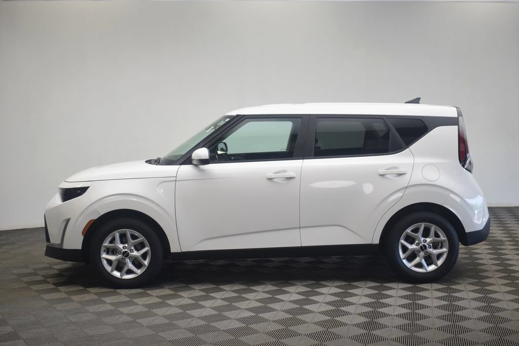 Used 2025 Kia Soul LX w/ LX Technology Package FWD image 11
