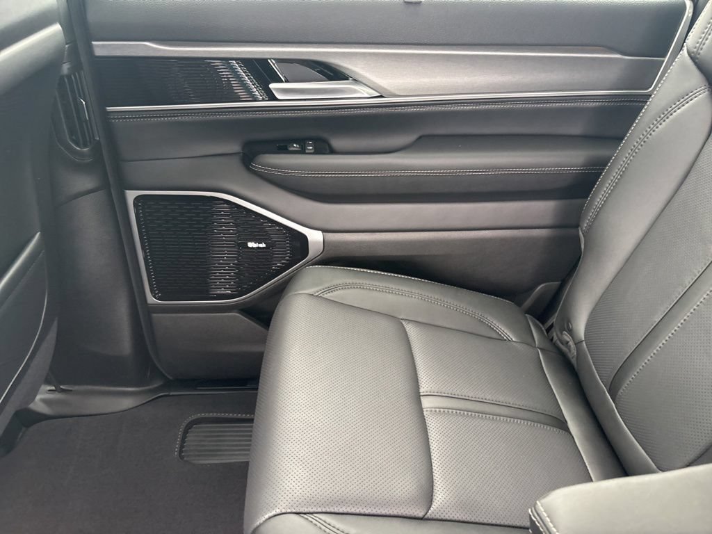 New 2026 Jeep Grand Wagoneer Limited AWD/4WD image 37