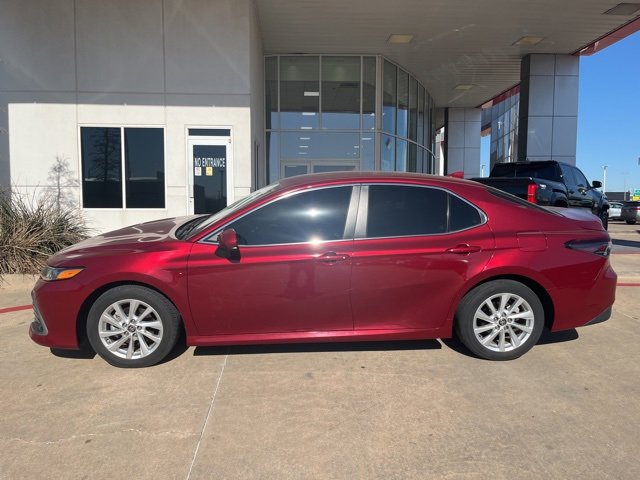 Used 2021 Toyota Camry LE image 2