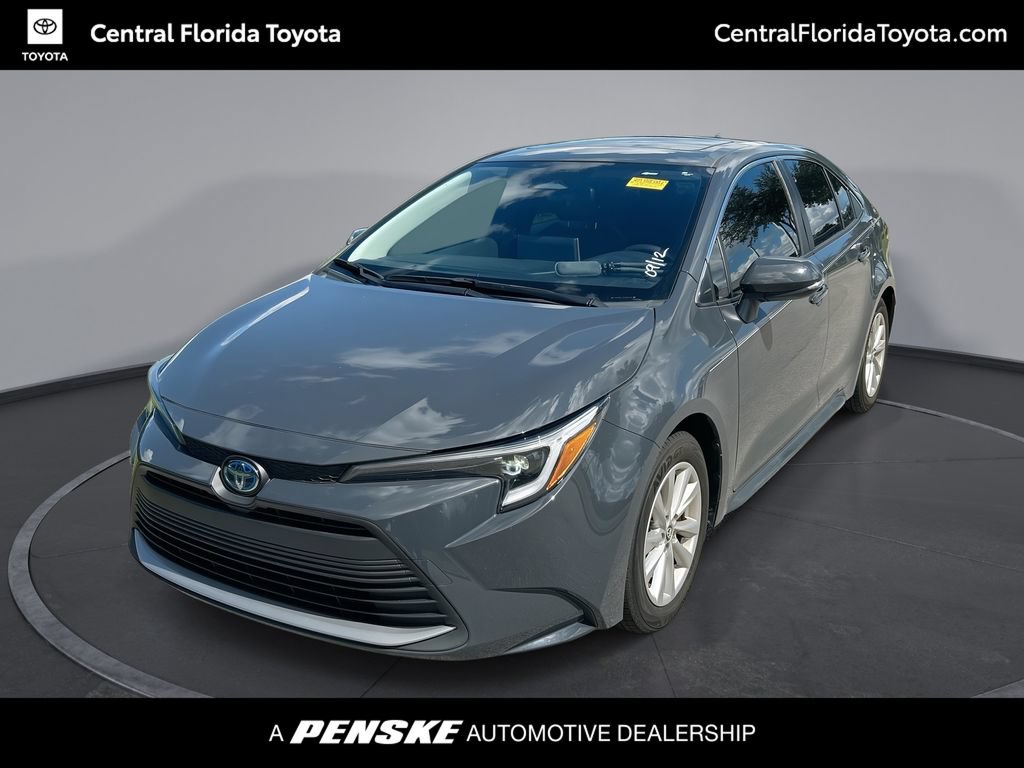 Used 2025 Toyota Corolla XLE FWD image 1