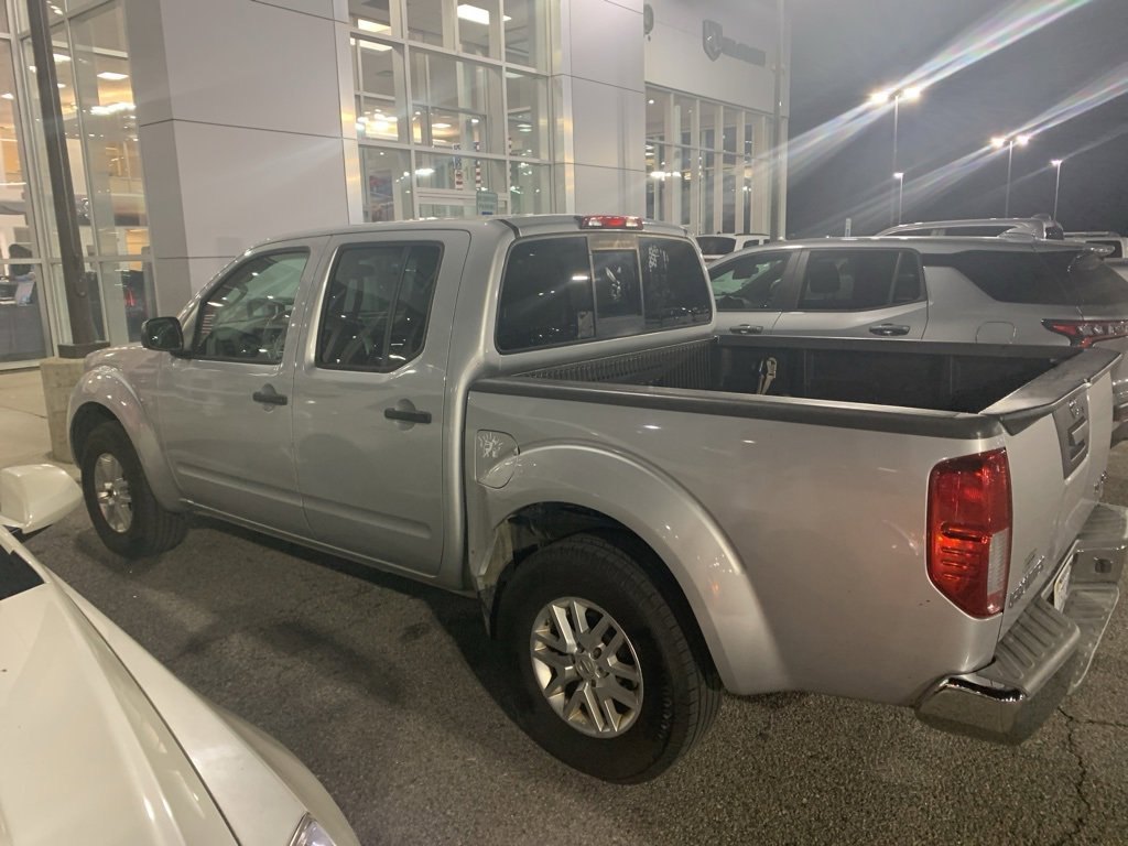 Used 2015 Nissan Frontier SV image 3