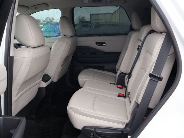 Used 2024 Nissan Pathfinder SL image 25