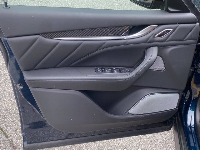 Used 2024 Maserati Levante Trofeo image 17