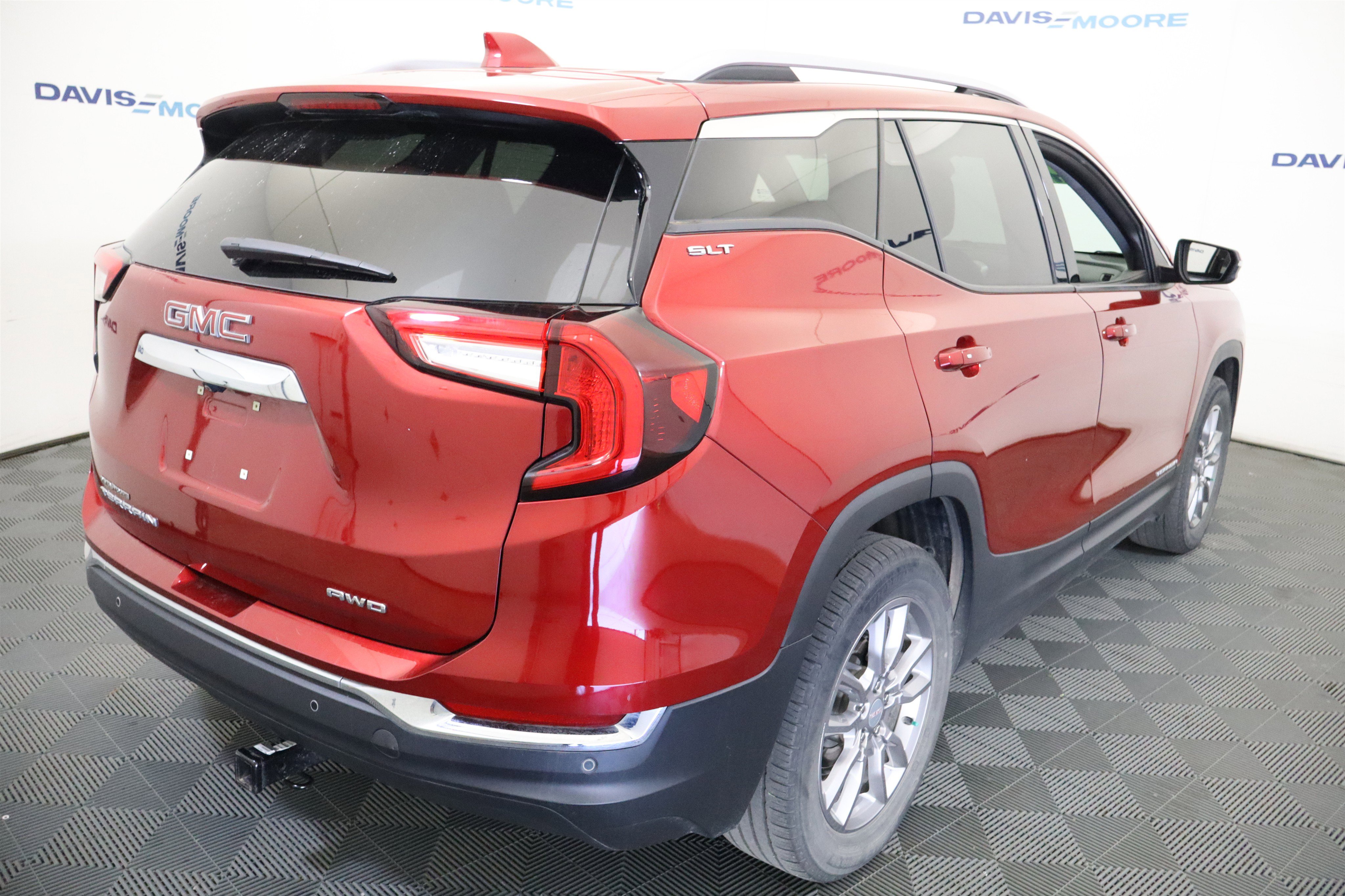 Used 2022 GMC Terrain SLT w/ LPO, Floor Liner Package AWD/4WD image 6