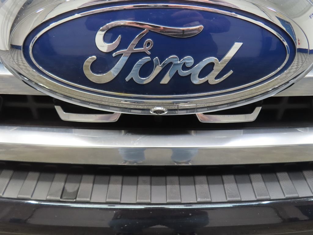 Used 2023 Ford F250 Platinum w/ FX4 Off-Road Package AWD/4WD image 57