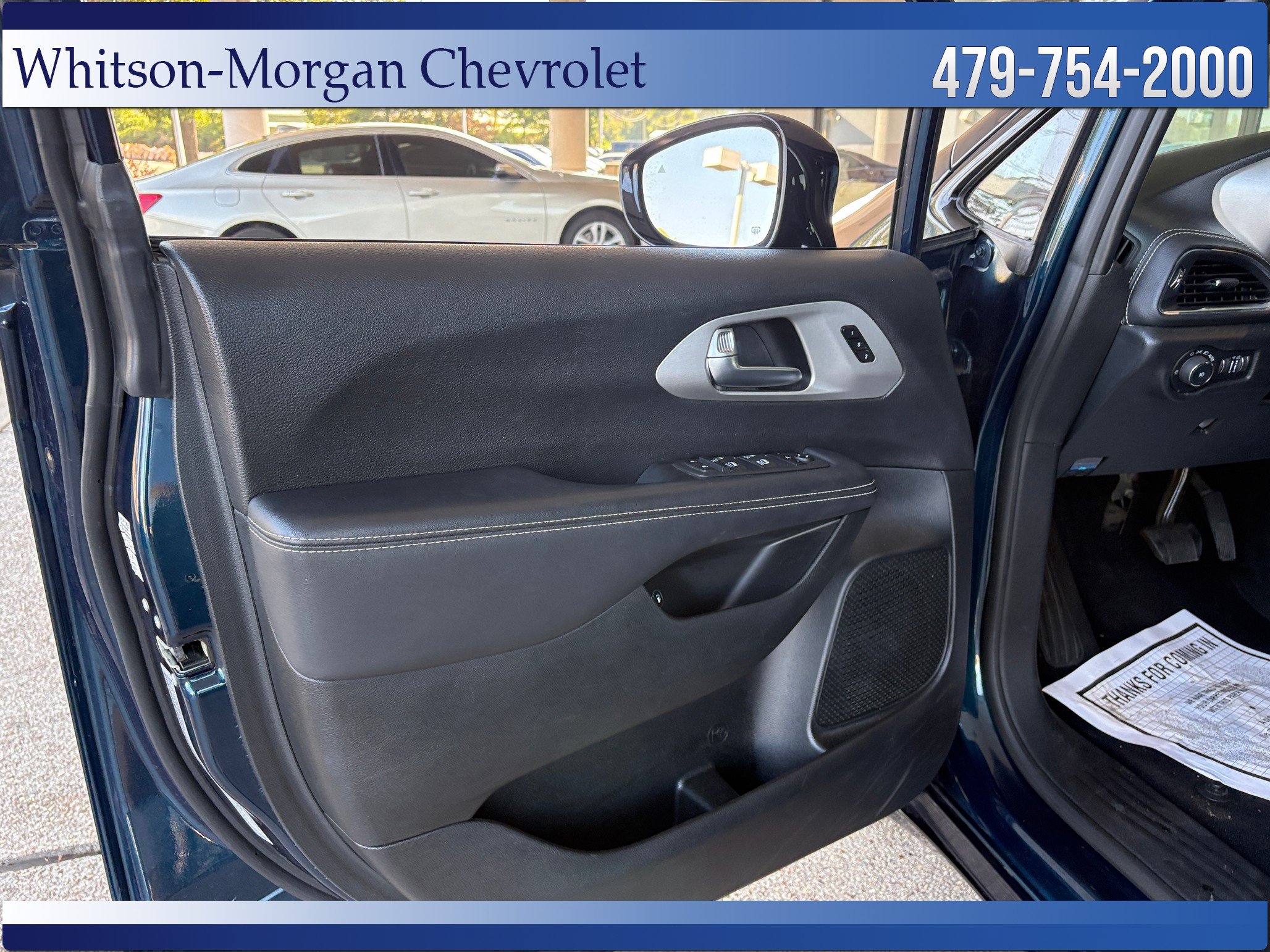 Used 2024 Chrysler Pacifica Premium FWD image 11