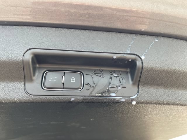 Used 2024 Ford Explorer XLT w/ Equipment Group 202A AWD/4WD image 33