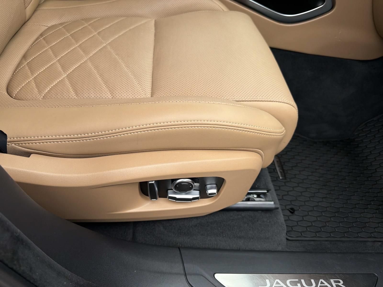 Used 2023 Jaguar F-PACE S AWD/4WD image 12