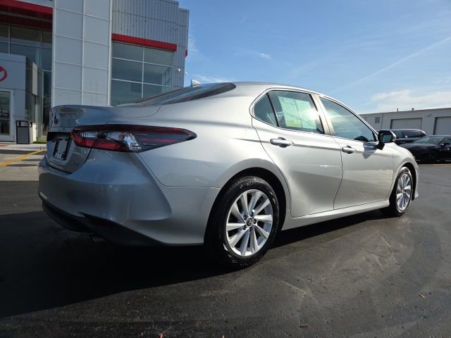 Used 2021 Toyota Camry LE image 7