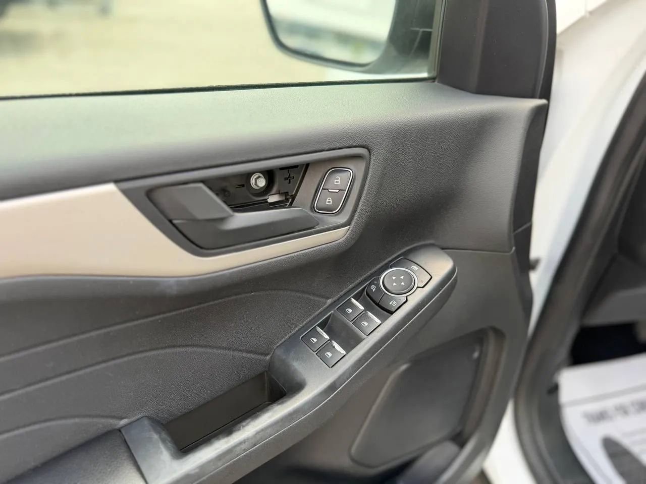 Used 2022 Ford Escape SE FWD image 36