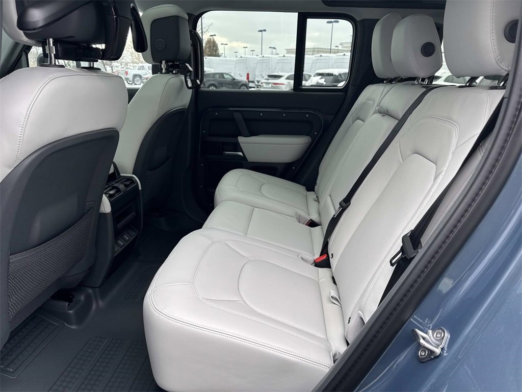 New 2026 Land Rover Defender 110 X-Dynamic SE image 12