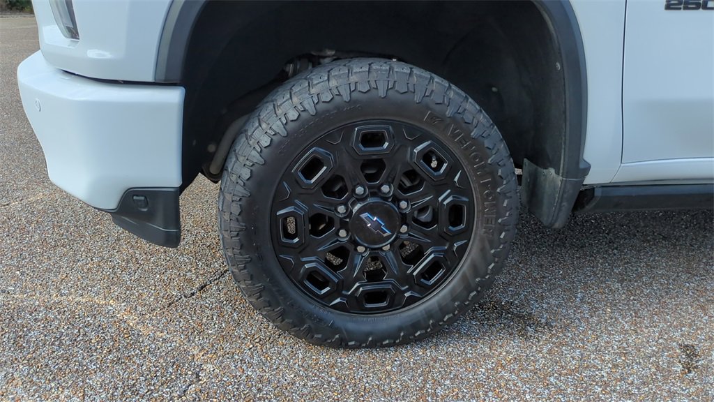 Used 2021 Chevrolet Silverado 2500 LTZ w/ LTZ Plus Package image 9