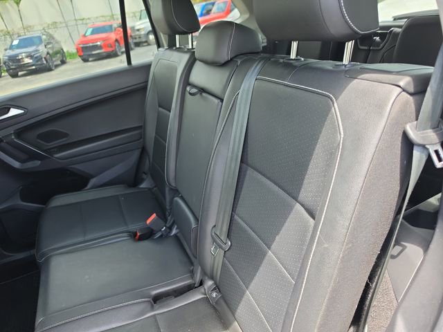 Used 2021 Volkswagen Tiguan SE w/ Panoramic Sunroof Package FWD image 11