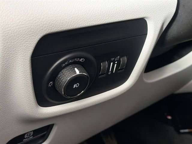 Used 2021 Jeep Grand Cherokee L Overland w/ Advanced Protech Group III image 10