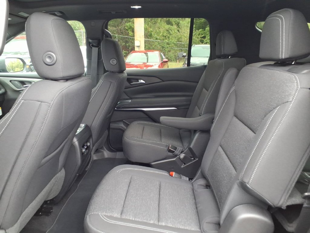 New 2027 Chevrolet Traverse LT w/ Sun and Wheel Package FWD image 16