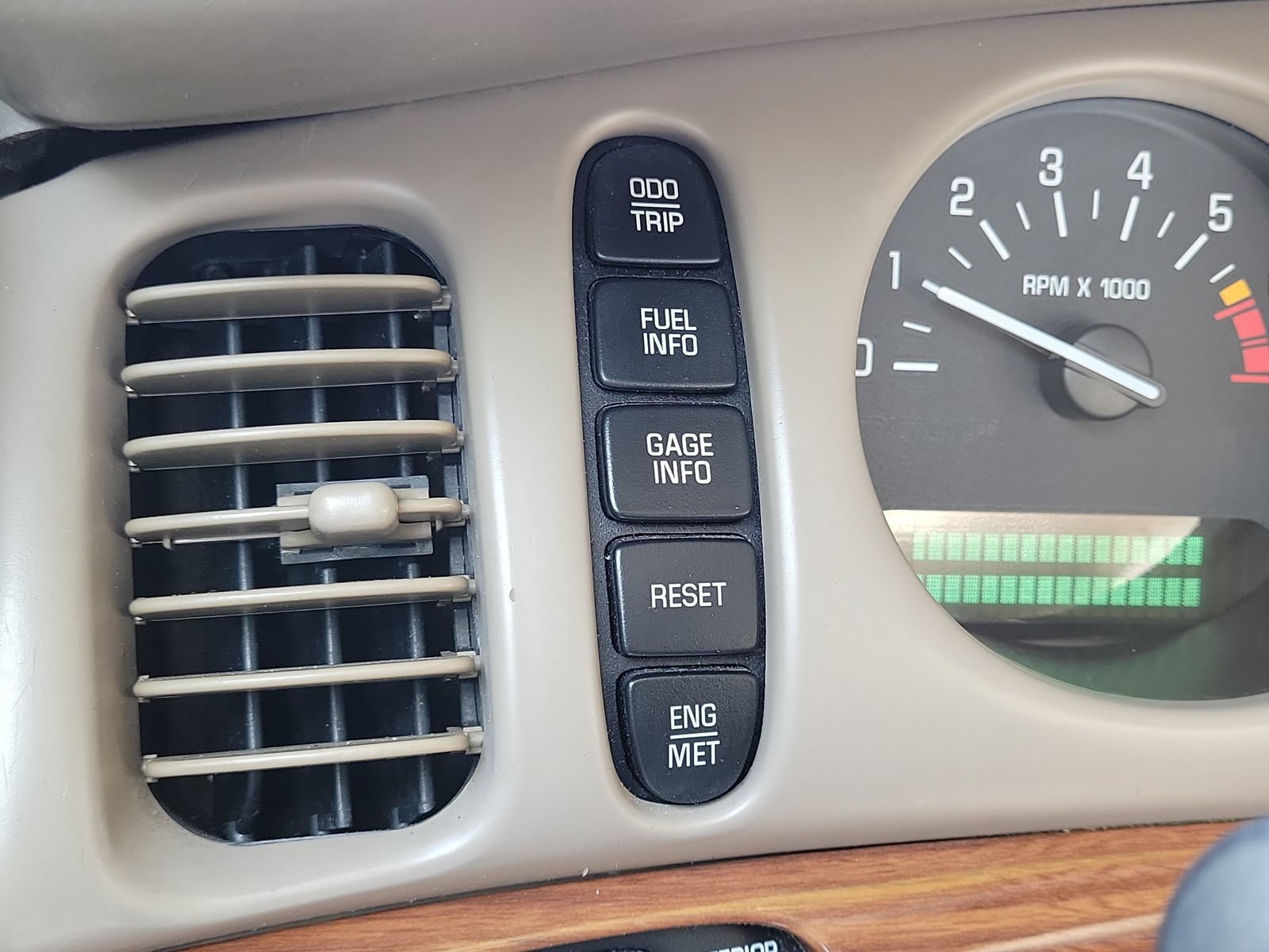 Used 2001 Buick Le Sabre Custom w/ Luxury Pkg FWD image 14