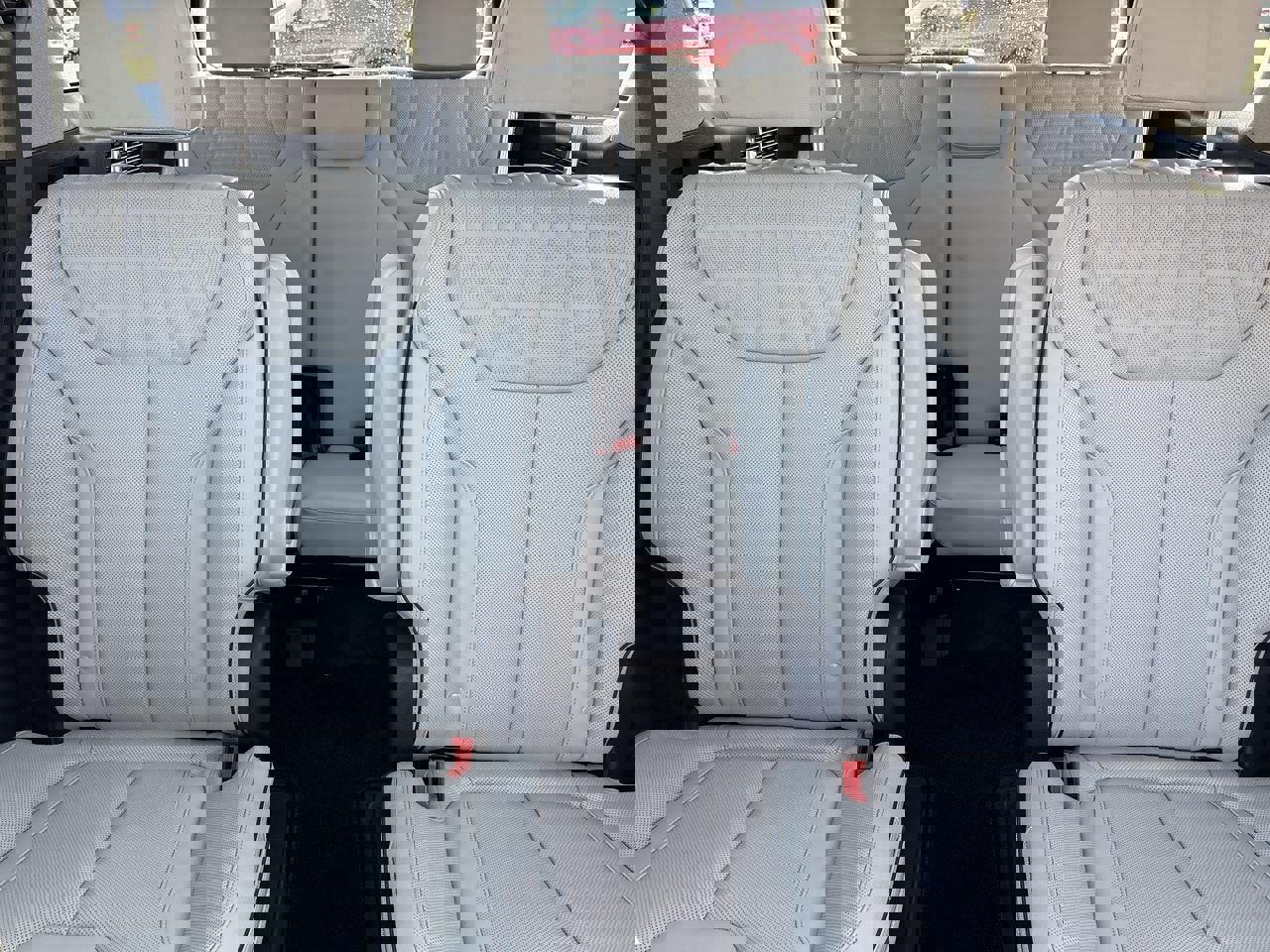 Used 2023 Hyundai Palisade Limited w/ Cargo Package image 23