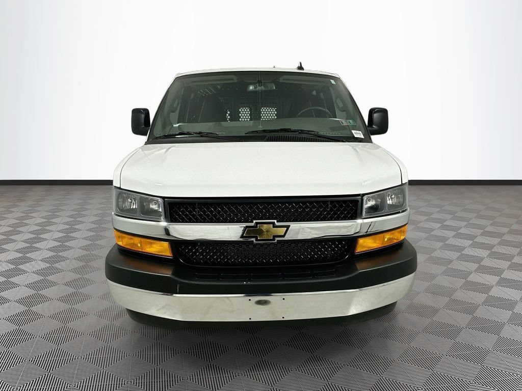 Used 2025 Chevrolet Express 2500 w/ Driver Convenience Package RWD image 2
