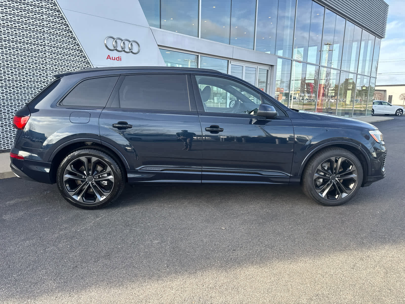 New 2026 Audi Q7 3.0T Premium Plus image 9