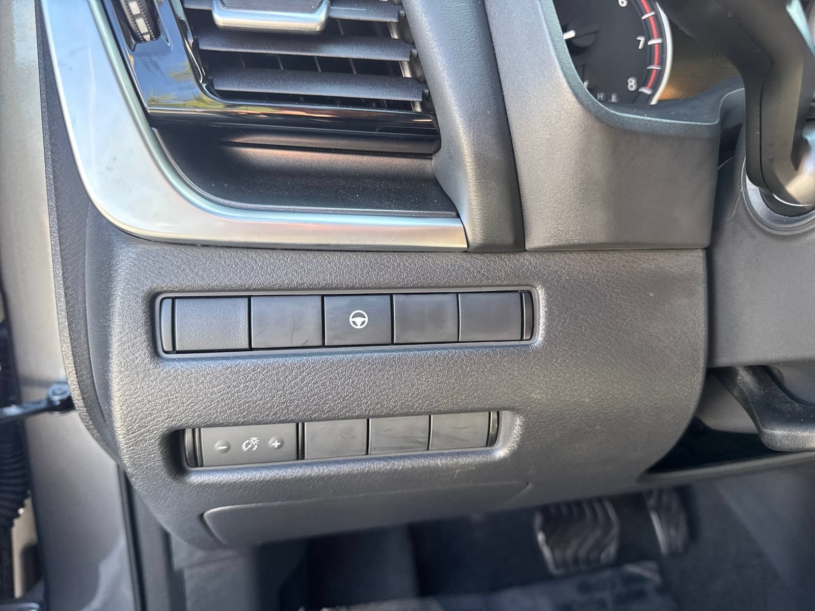 Certified 2022 Nissan Rogue SV FWD image 22