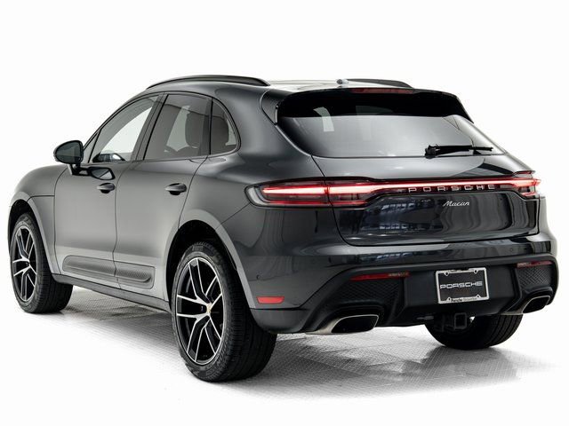 Used 2023 Porsche Macan Turbo image 3