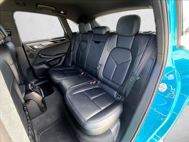 Used 2023 Porsche Macan AWD/4WD image 28