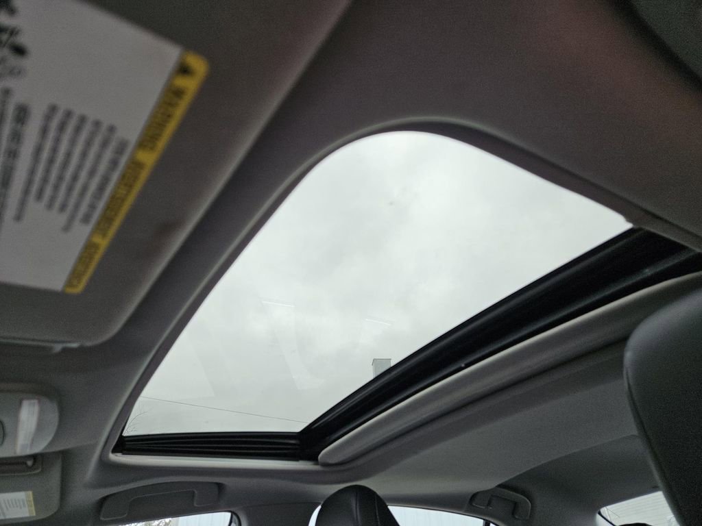 Used 2021 Toyota Camry SE w/ Cold Weather Package image 28