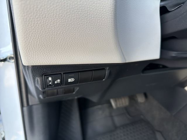 Certified 2025 Toyota Corolla Cross LE w/ Moonroof Package FWD image 11