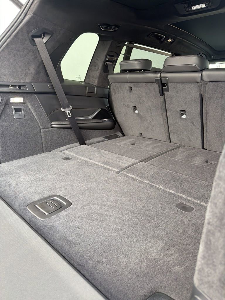 New 2026 BMW X7 M60i w/ Climate Comfort Package image 15