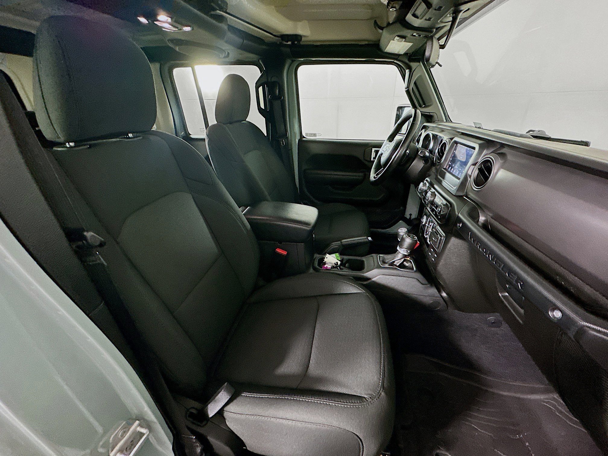 Used 2023 Jeep Wrangler Unlimited w/ Cold Weather Group image 28