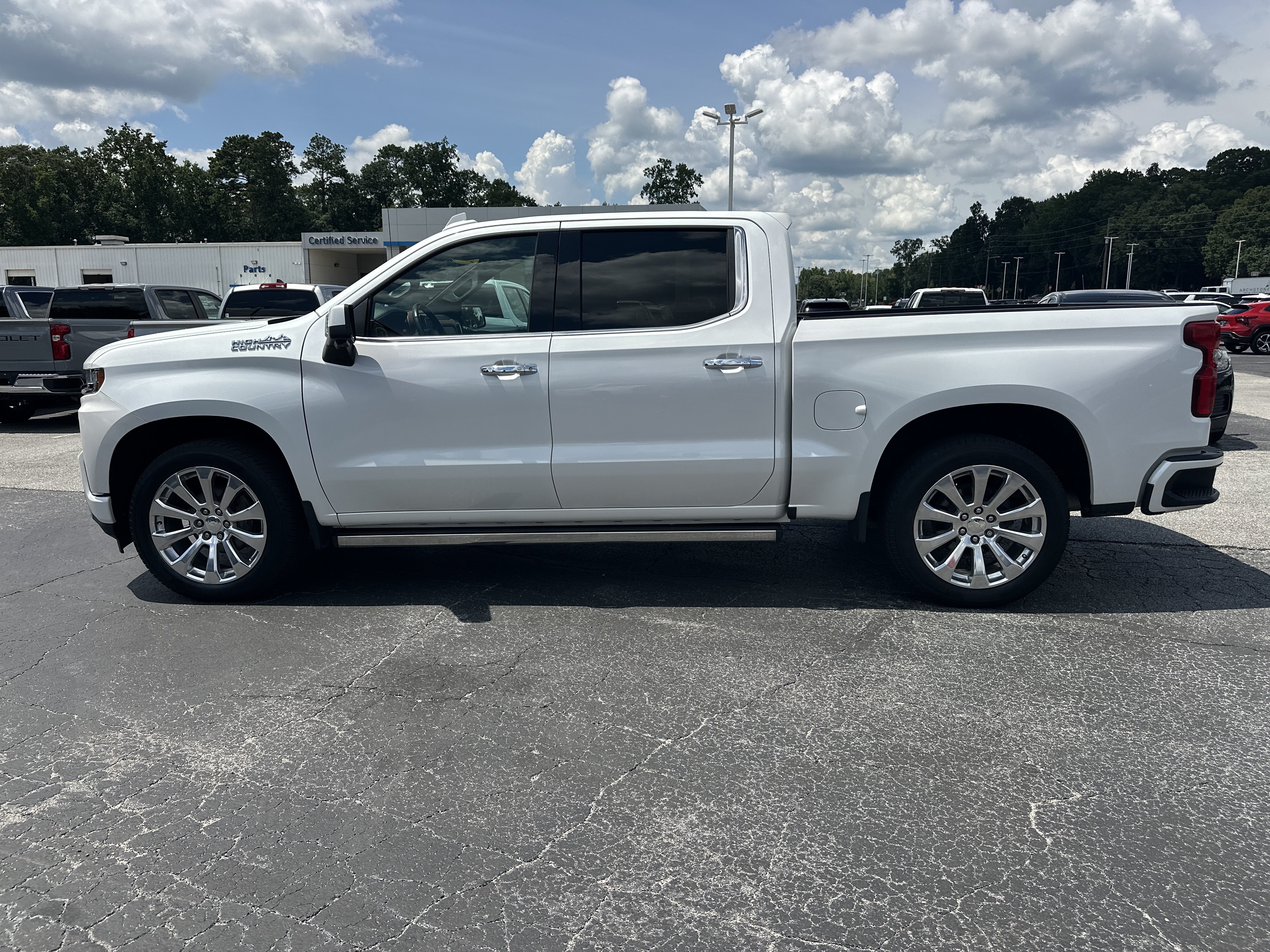Used 2019 Chevrolet Silverado 1500 High Country w/ Technology Package AWD/4WD image 5