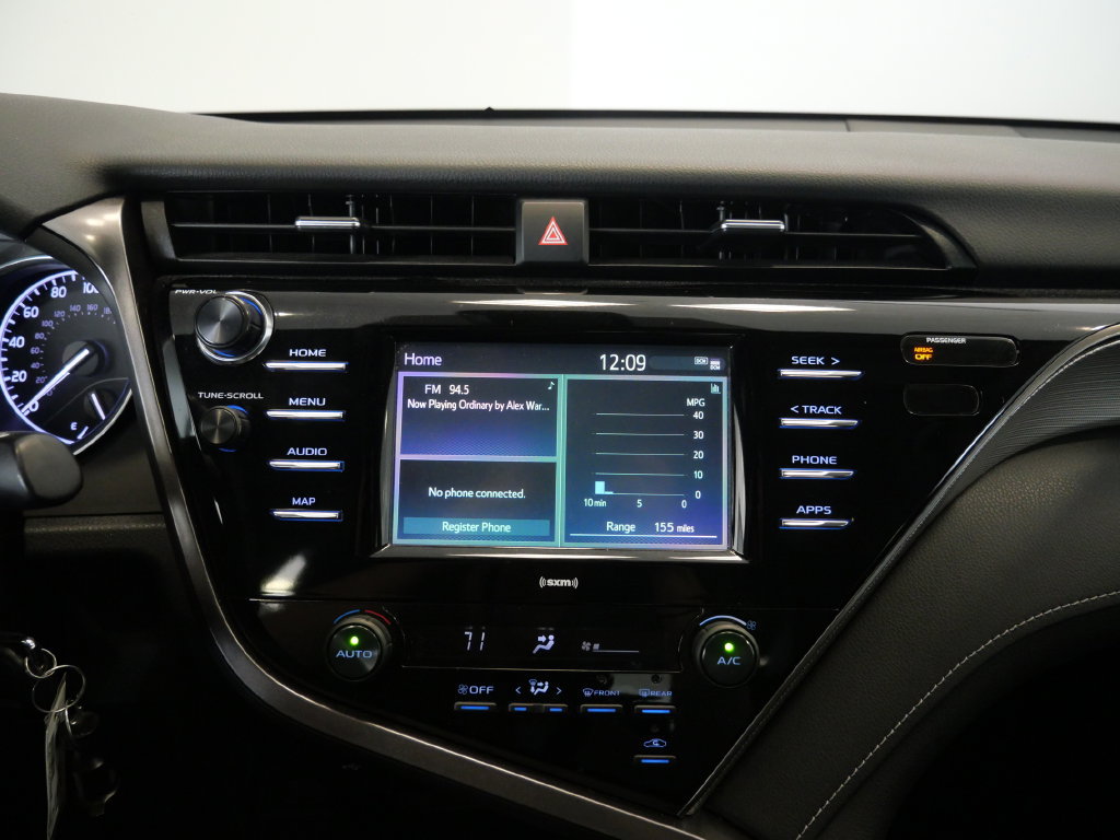 Used 2020 Toyota Camry SE FWD image 21