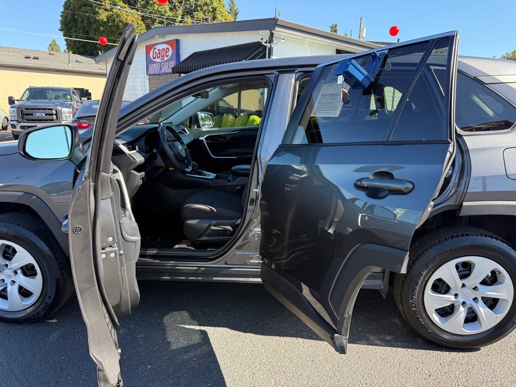 Used 2024 Toyota RAV4 LE image 16