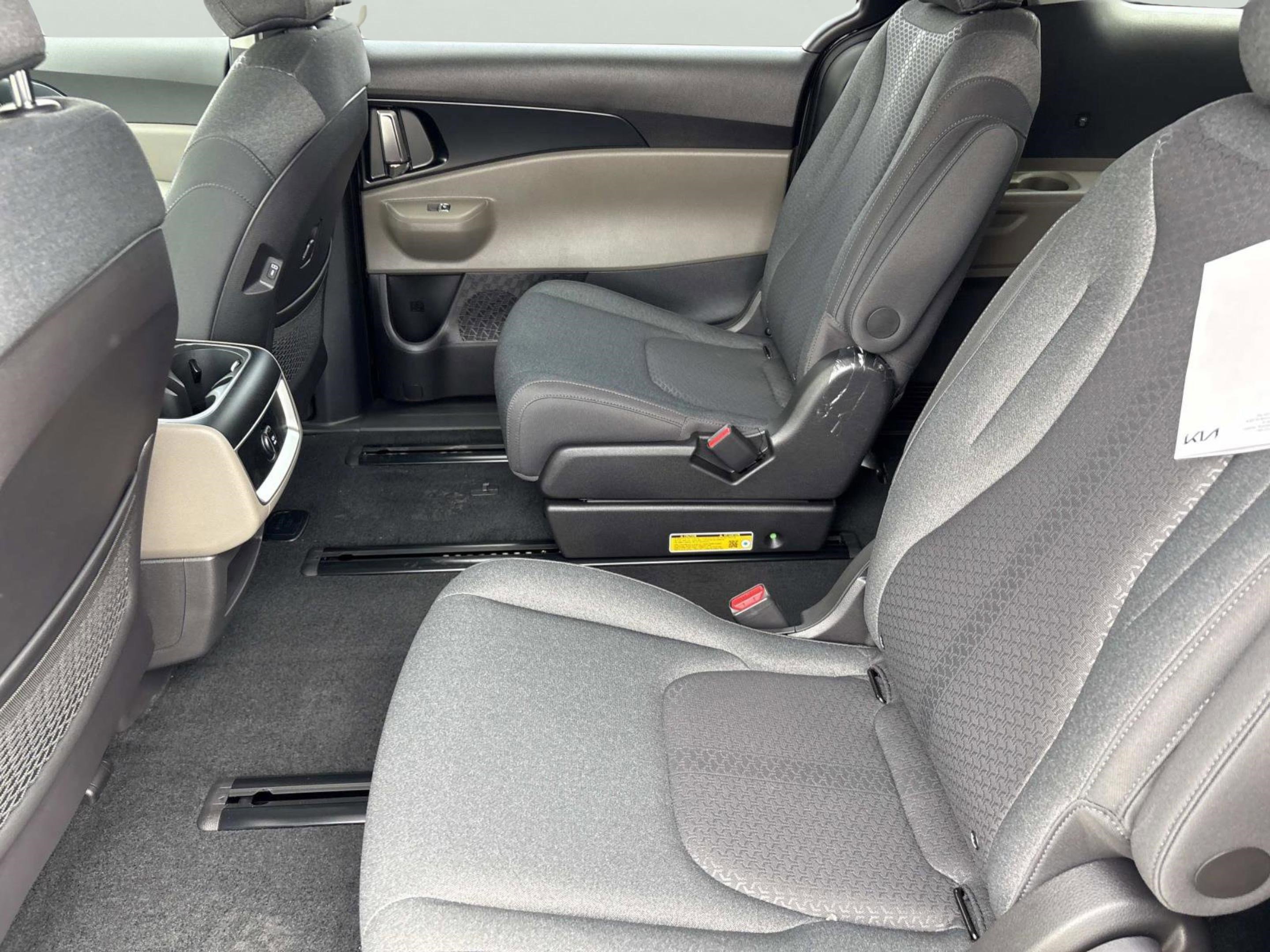 New 2026 Kia Carnival LX FWD image 17