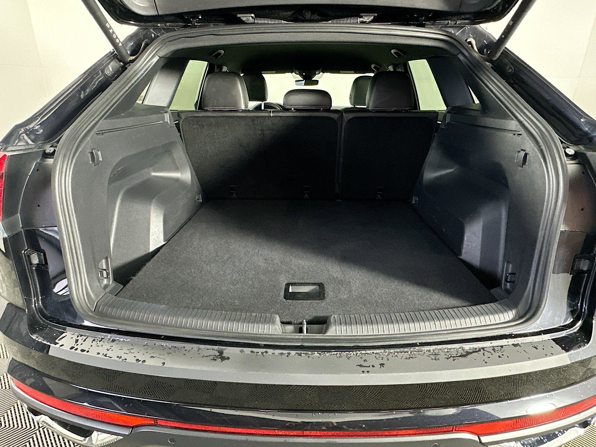 Used 2025 Volkswagen Atlas Cross Sport SE image 27