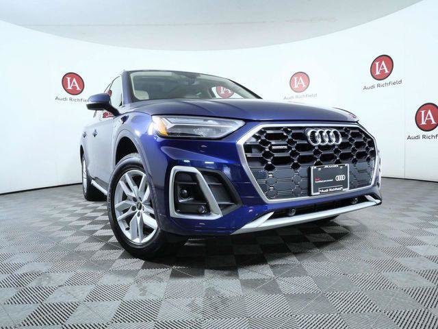 Certified 2023 Audi Q5 2.0T Premium w/ Convenience Package AWD/4WD image 2