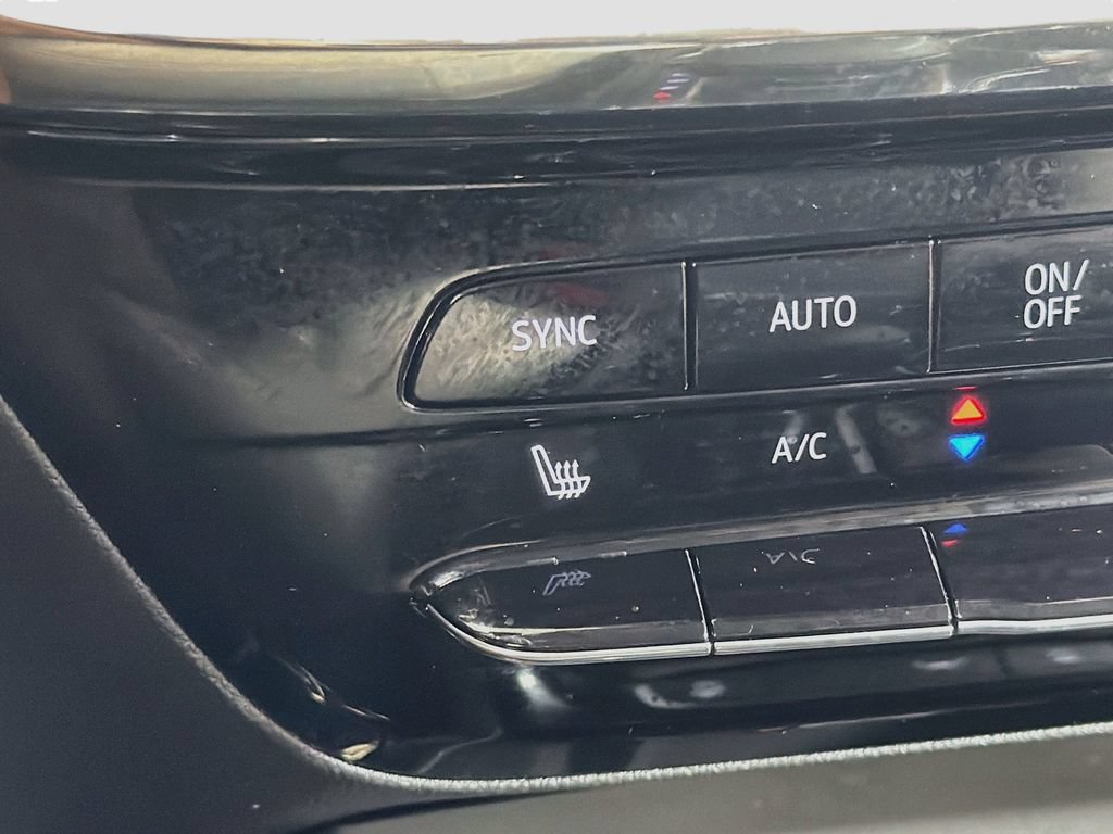 Used 2025 Buick Encore GX Avenir w/ Avenir Technology Package FWD image 20