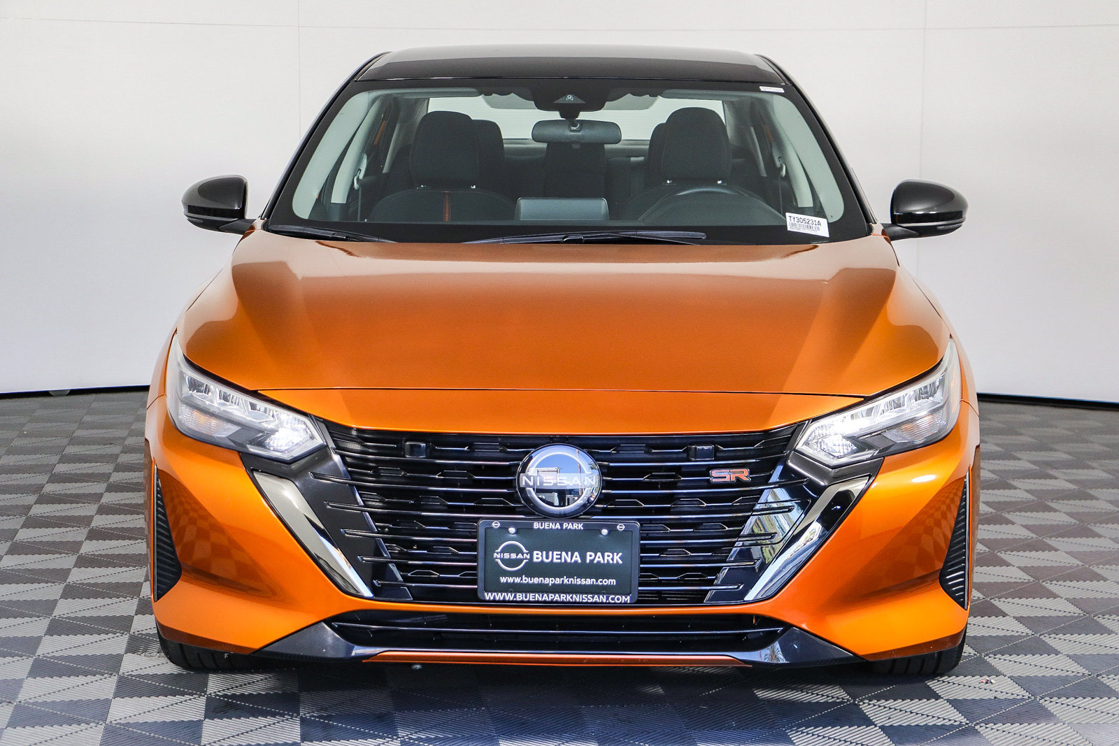 Used 2024 Nissan Sentra SR FWD image 2