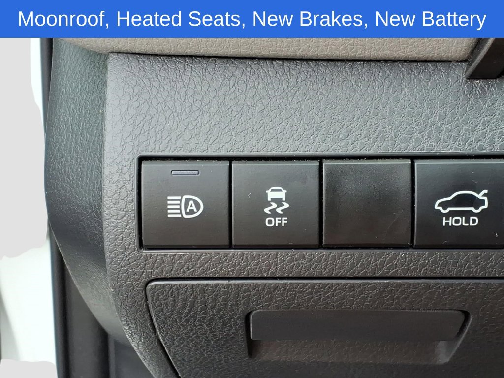 Used 2024 Toyota Camry SE w/ Cold Weather Package FWD image 21