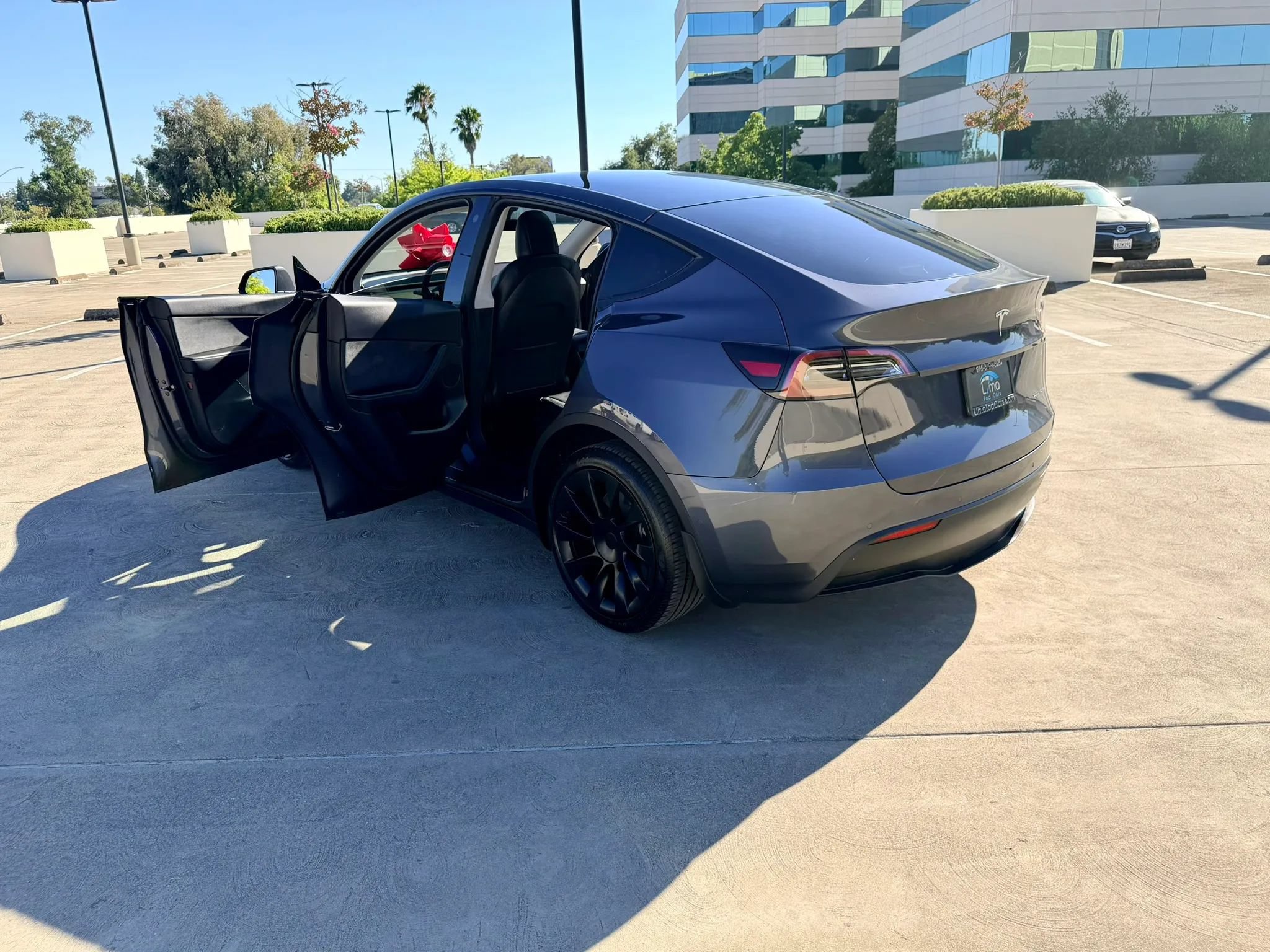 Used 2022 Tesla Model Y Long Range AWD/4WD image 38