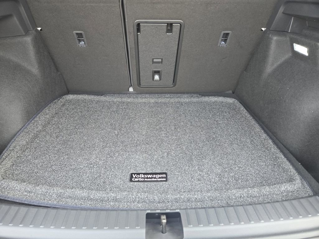 New 2026 Volkswagen Taos SE image 24