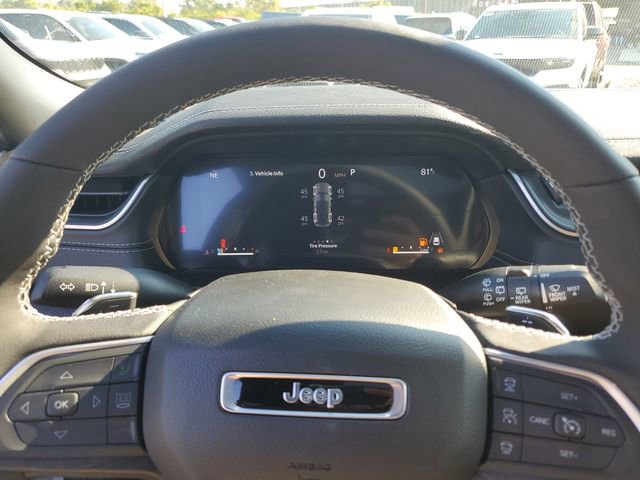 New 2025 Jeep Grand Cherokee Limited w/ Black Appearance Package image 9