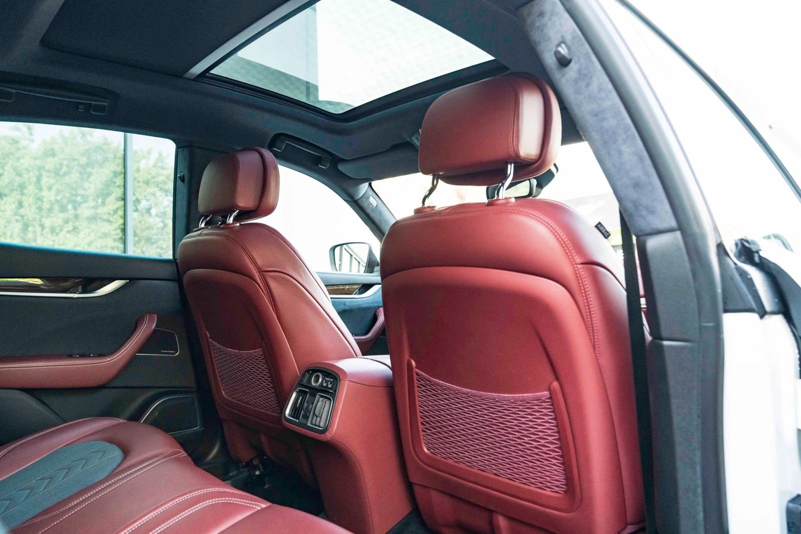 Used 2019 Maserati Levante GranLusso AWD/4WD image 44